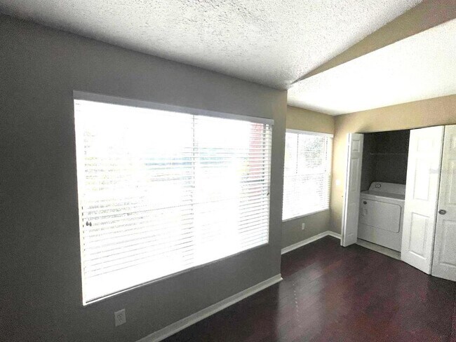 Building Photo - 5128 Conroy Rd