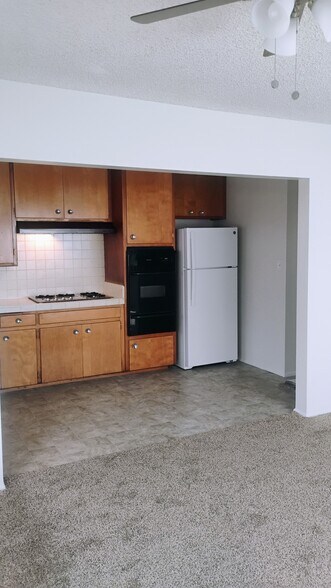 Building Photo - 7424 Magnolia Ave