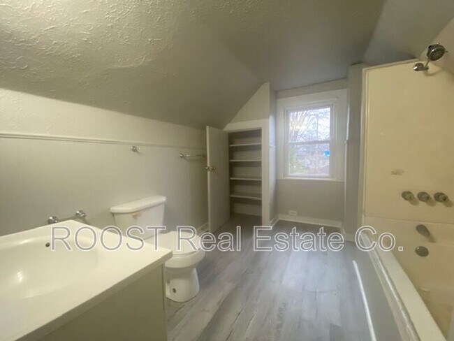 Building Photo - 105 Rockwood Ave