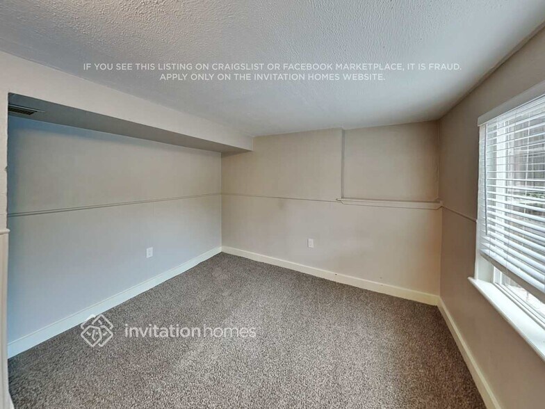 Building Photo - 17525 E Union Dr