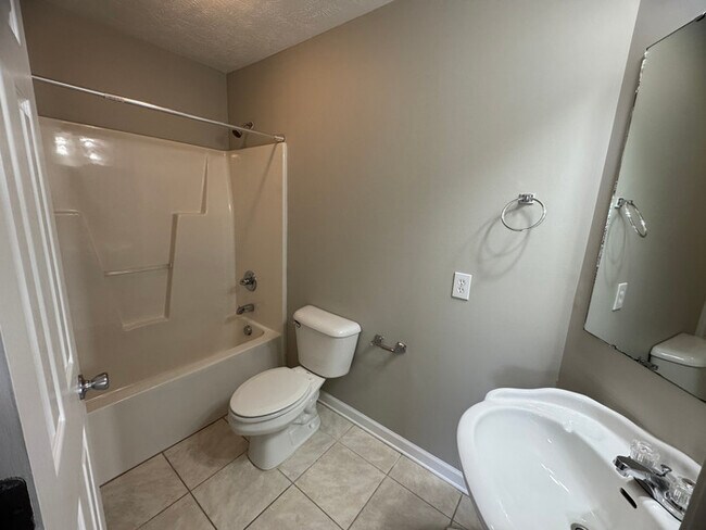 Building Photo - 5629 Thackeray Dr