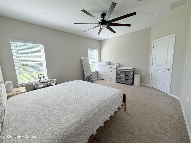 Building Photo - 70 Golden Fern Dr