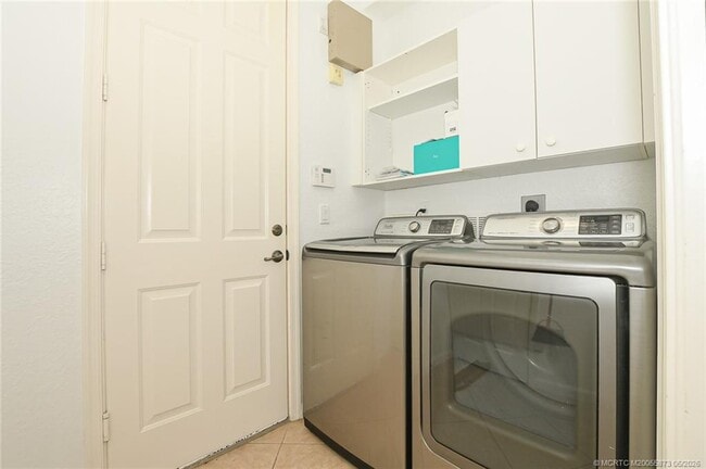 Building Photo - 2206 SW Cape Cod Dr