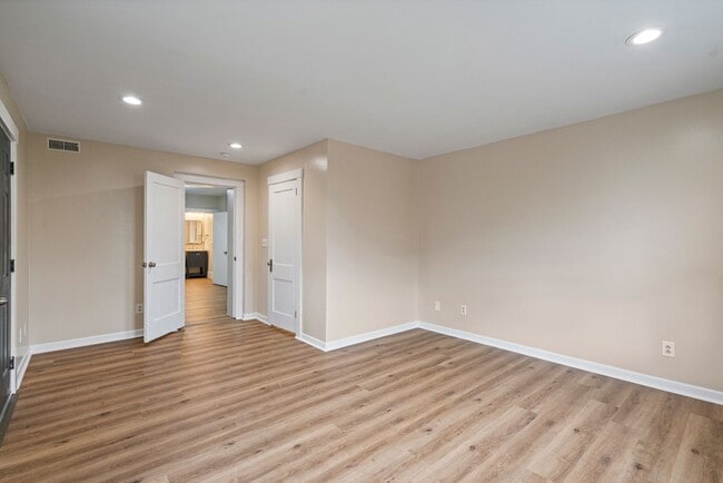 Building Photo - 1680 Potomac Ave
