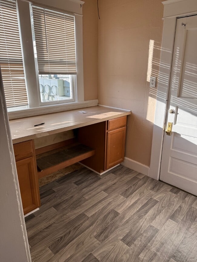 Building Photo - 286 Park St