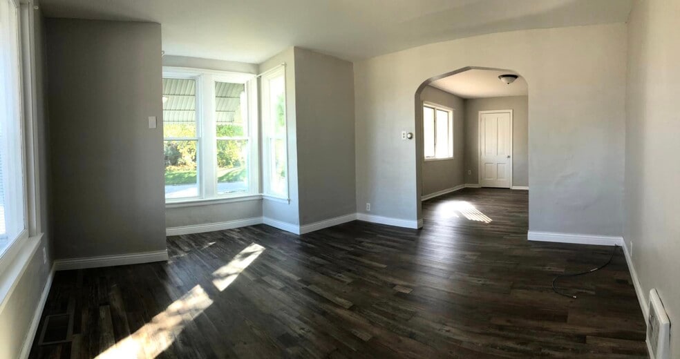 Living Room - 609 Blackhawk St