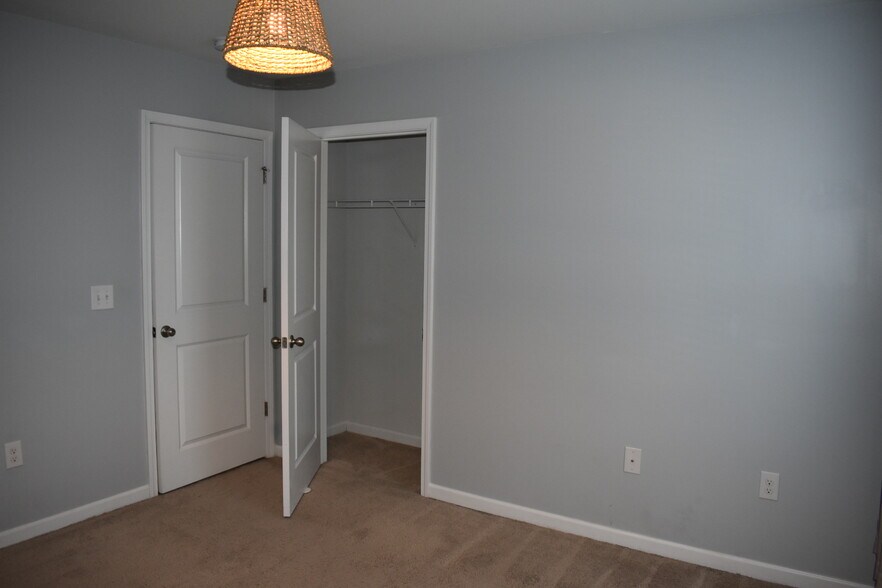 Building Photo - 145 Presley Ln