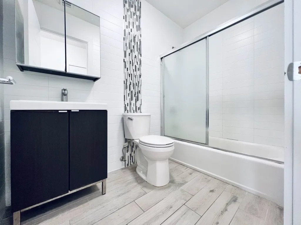 Building Photo - Furnished room/NOT APARTMENT