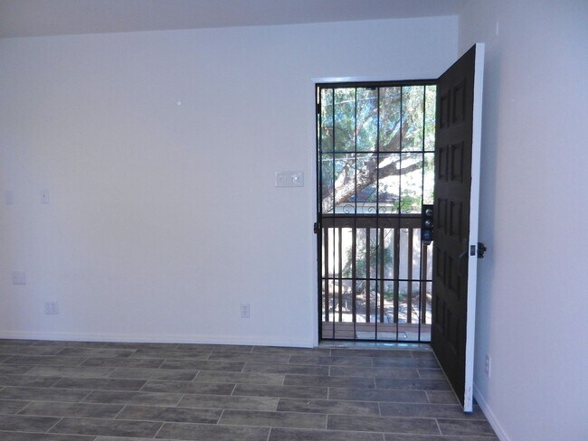 Building Photo - KESSELRUN WILSON--3527-3531 Wilson Ave