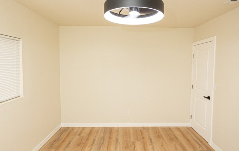 Building Photo - 7877 Dundee Ave