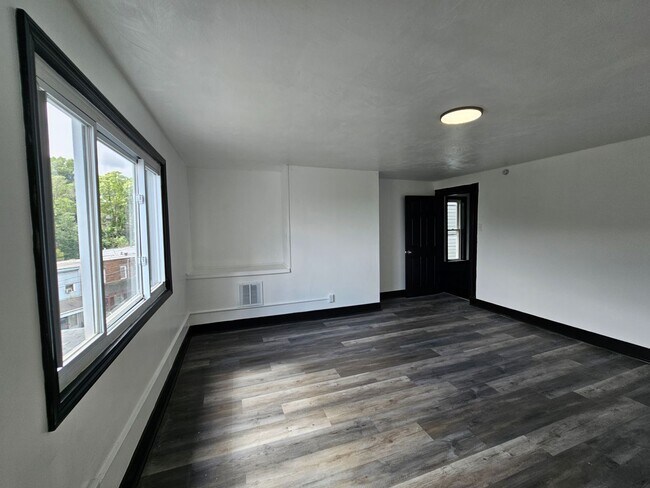 Building Photo - Newly Updated 2 bedroom 1 Bath House for rent!