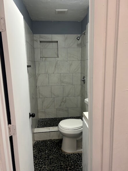 BATHROOM - 119 N 24th Ave