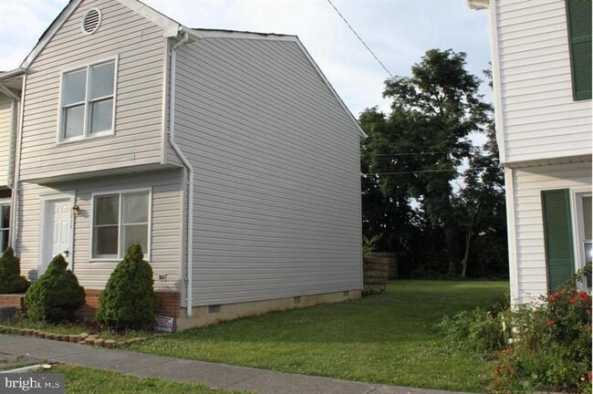 Building Photo - 414 Cornwallis Ct