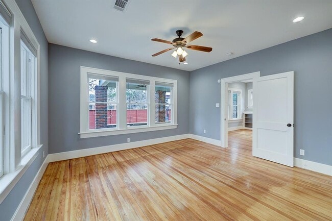 Building Photo - 2610 White Oak Dr