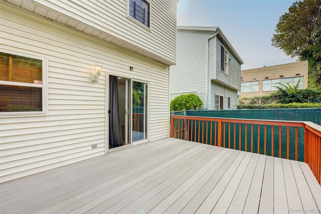 Building Photo - 41 Beechwood Ave