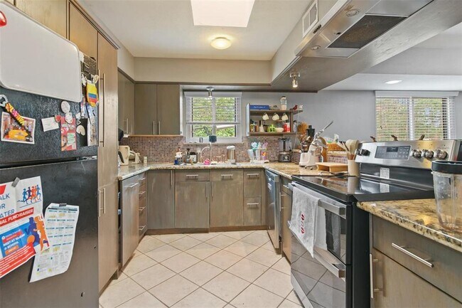 Building Photo - 1114 Augusta Dr