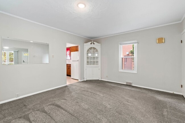 Building Photo - AVAILABLE NOW! Don't miss this amazing 3-bedroom with a RIVERFRONT view in Brackenridge!