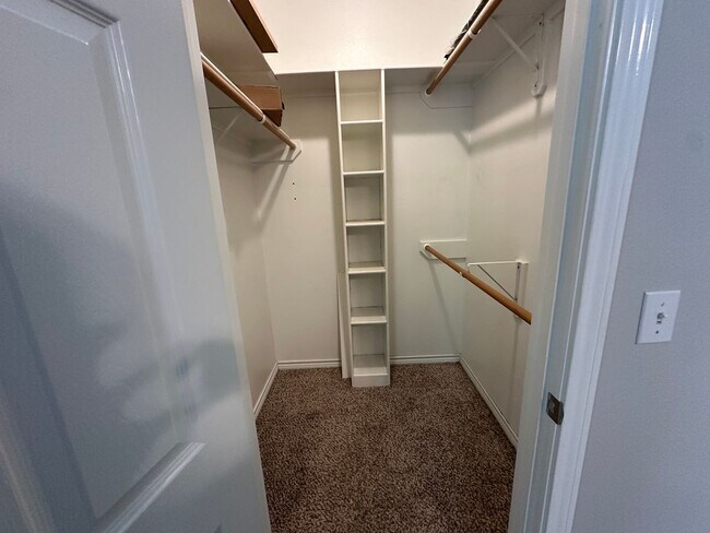 Building Photo - 3934 Hanover Pl