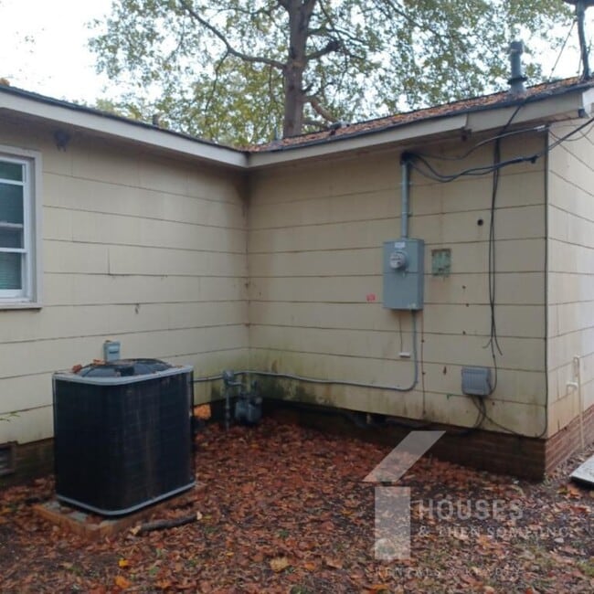 Building Photo - 714 Farley Ave