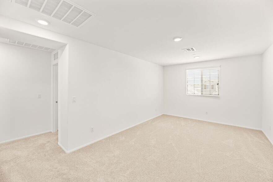 Building Photo - 28357 Cats Claw Dr