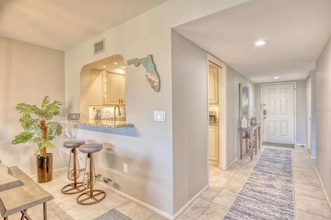 Building Photo - 5640 Golf Pointe Dr
