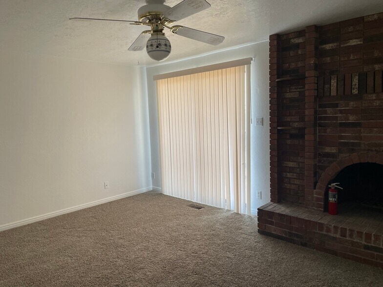 Building Photo - 2894 S 625 W