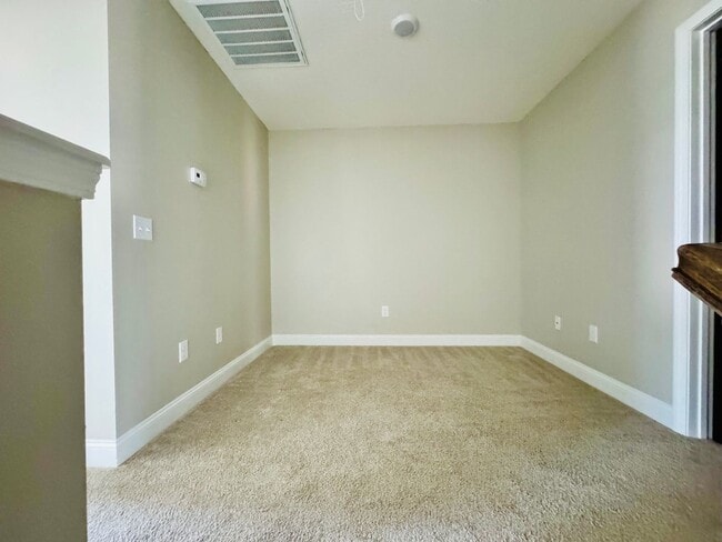 Building Photo - BEAUTIFUL 3 BED/2 BATH HOME IN GRIFFIN PARK!