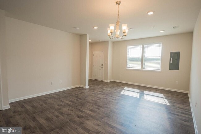 Building Photo - 417 Creekbed Cir