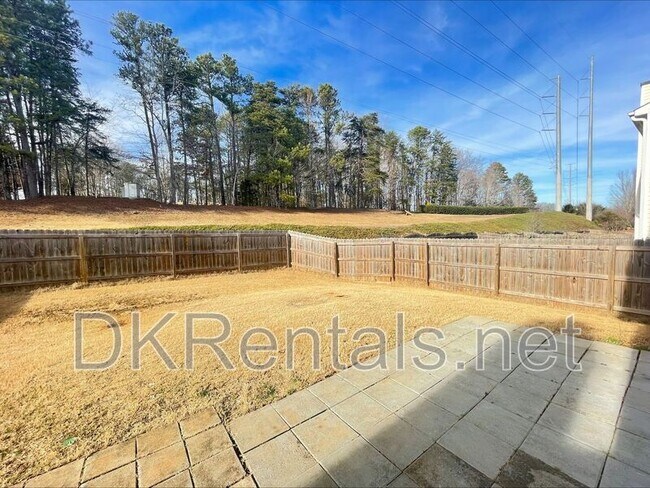 Building Photo - 2355 Mayfair Dr