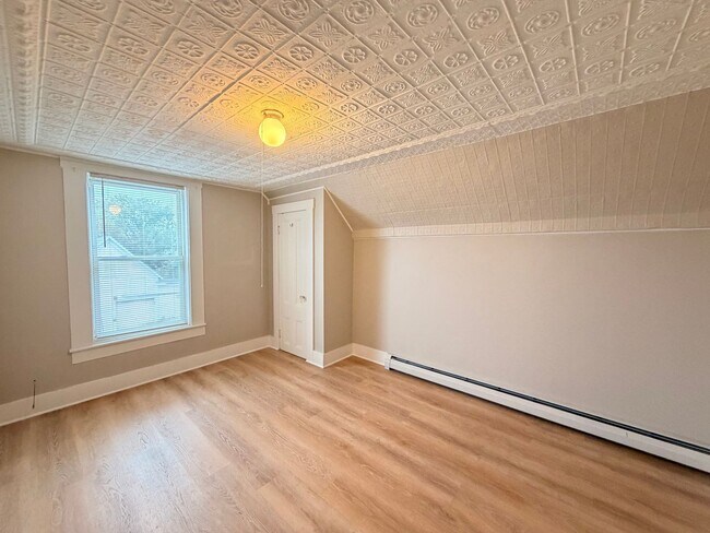 Building Photo - 407 Milton St