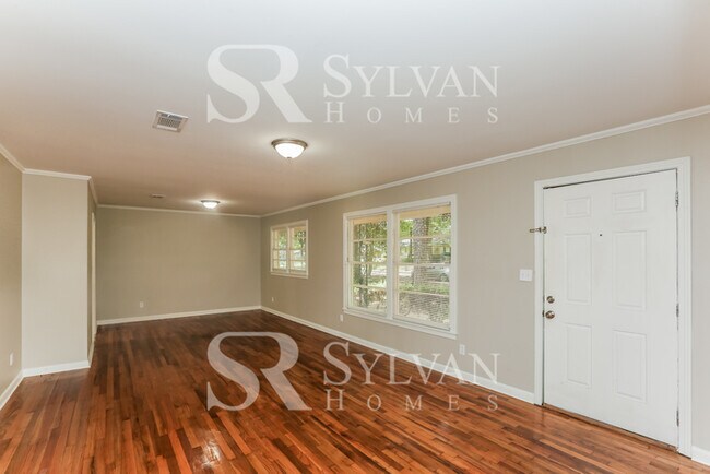 Building Photo - Feel welcome in this well-maintained 3BR 2BA