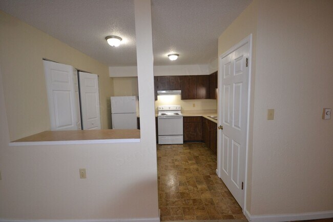 Building Photo - Dogwood Apartments