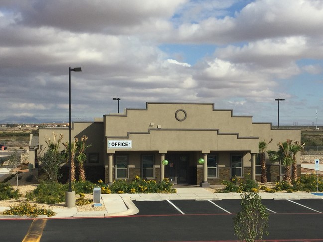 Building Photo - Dyer Palms