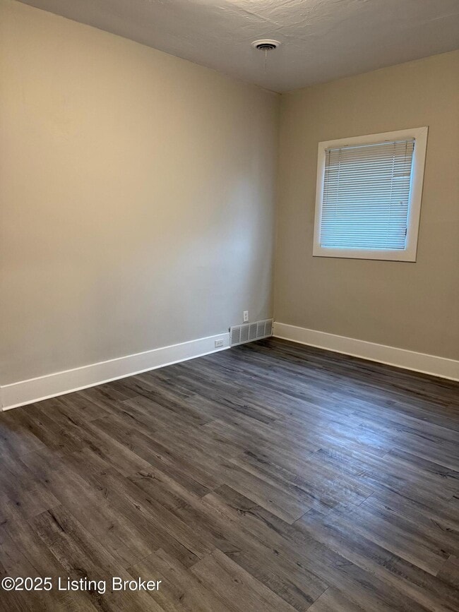 Building Photo - 1002 Charles St