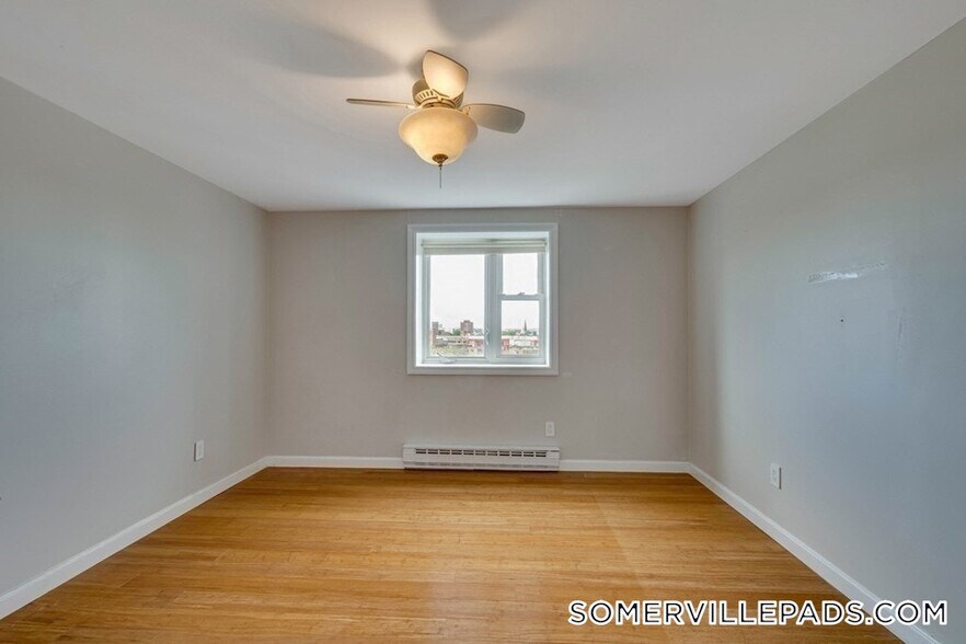 Building Photo - 94 Beacon St
