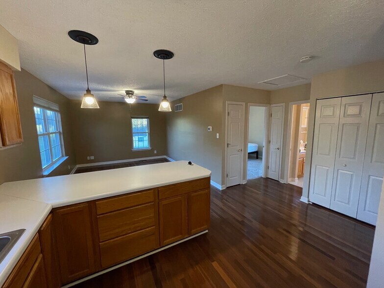 Building Photo - 2743 Rutland Rd