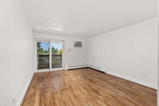 Building Photo - Condo with Mountain Views Near Wash Park &...