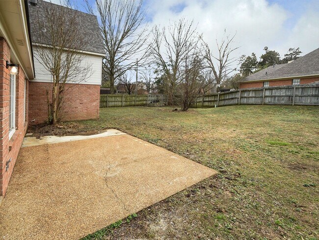 Building Photo - Charming 6 bed, 3 bath home on corner lot between S. Germantown and Hacks Cross.