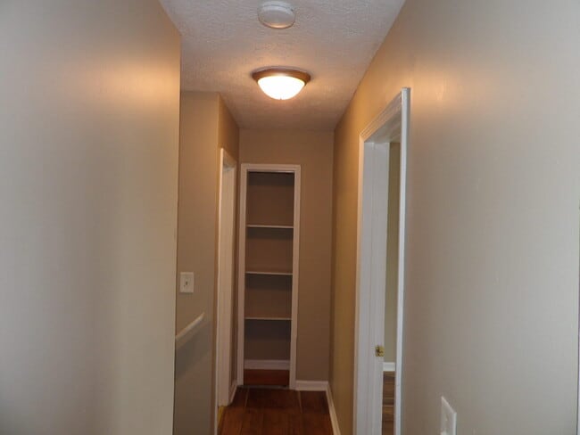 Building Photo - 468 Schenkel Ln