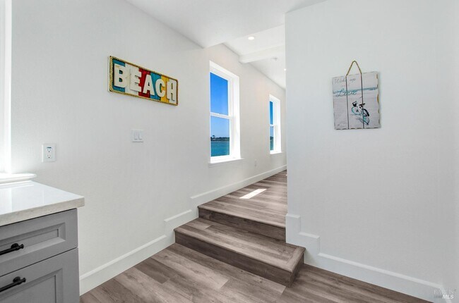 Building Photo - 625 CA-1