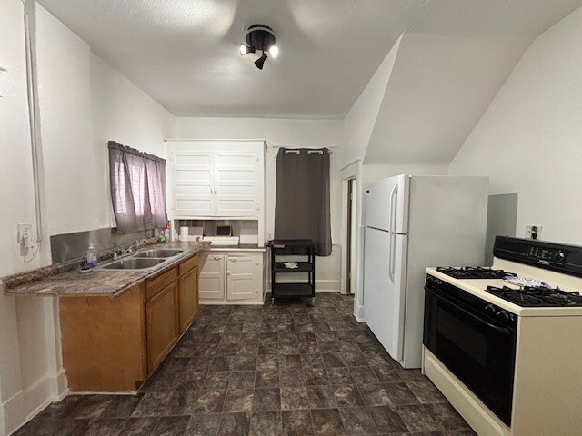 Building Photo - 2344 Elm St