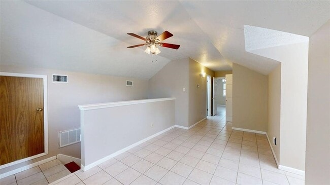Building Photo - 1002 Hardwood Ln