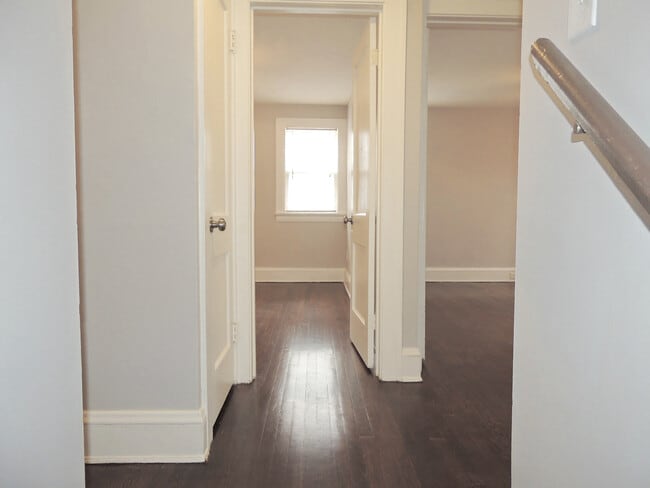 Building Photo - 3 Bed - 1.5 bath Colonial for Rent!