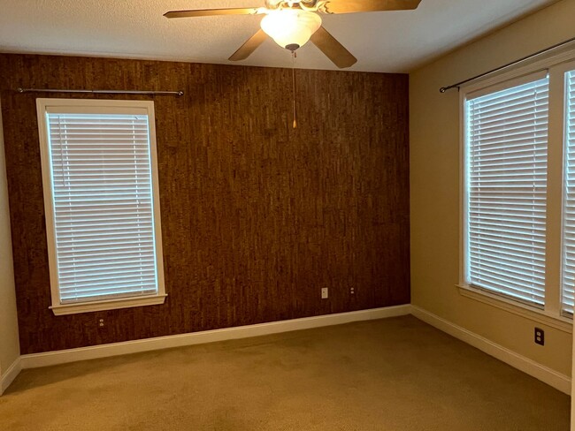 Building Photo - Upgraded First Floor Condo - Estate at Wes...