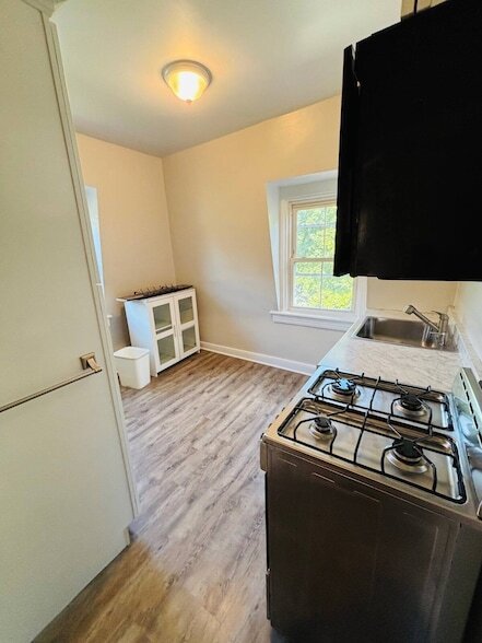 Building Photo - 145 Carpenter Ave