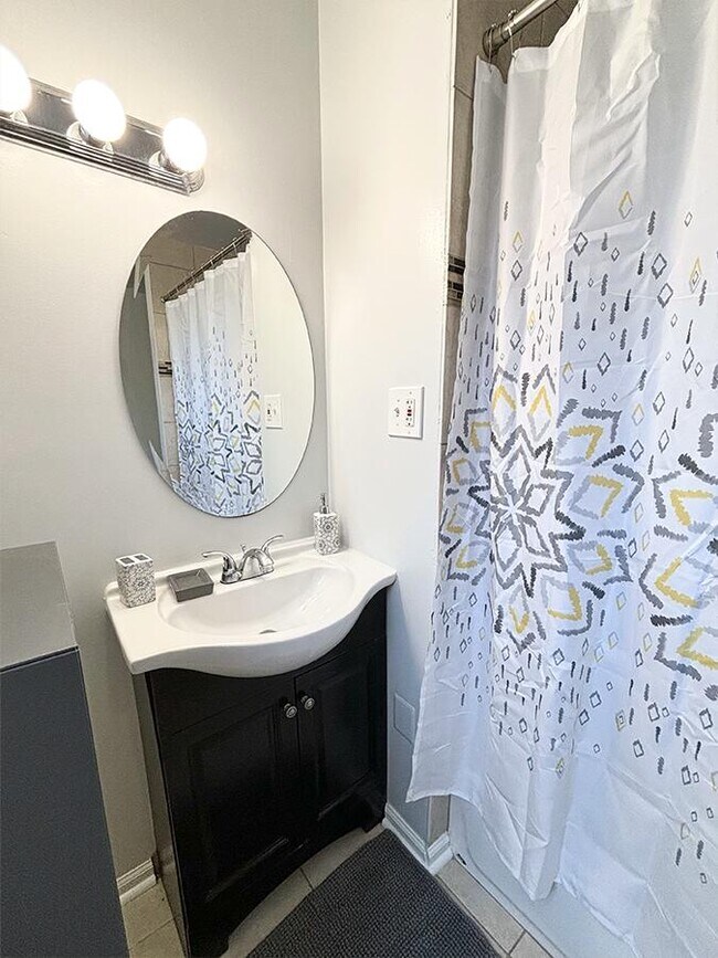 Building Photo - 815 N Caroline St