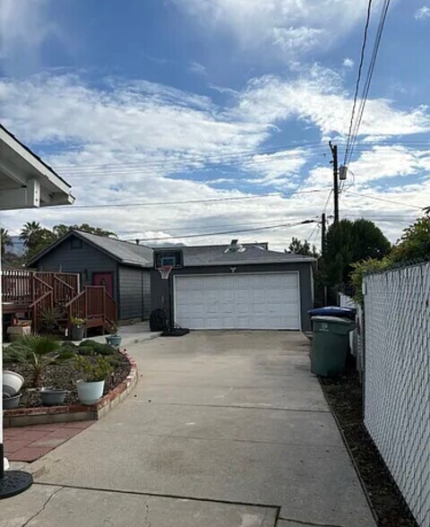 Building Photo - 1714 N Lincoln St