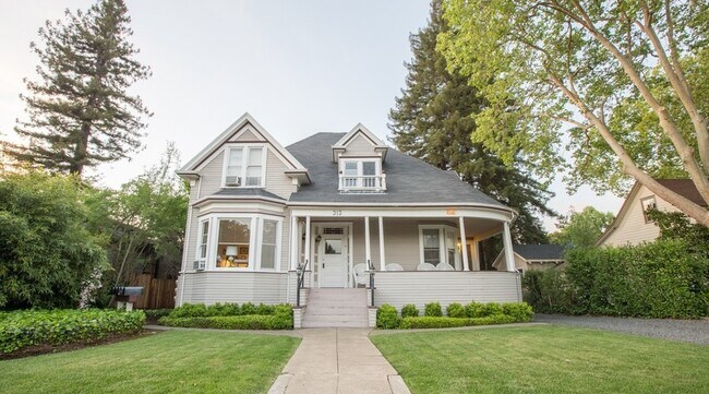 Building Photo - 313 Tucker St