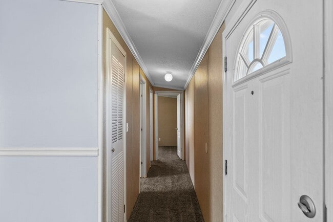 Building Photo - 3-Bedroom Home Close To Hampden-Sydney!