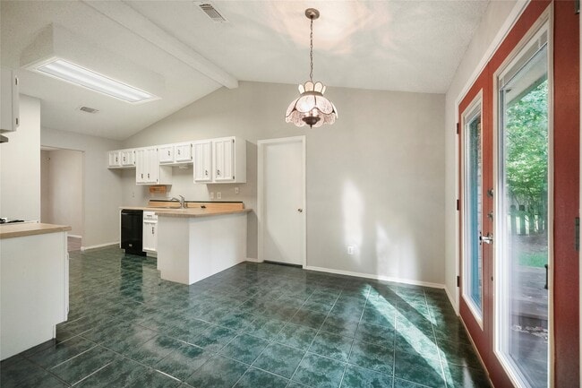 Building Photo - 3134 Village Park Dr